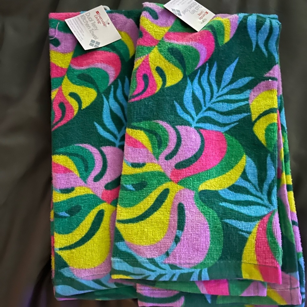 Colorful Tropical Tiki Hawaiian Print green Towels